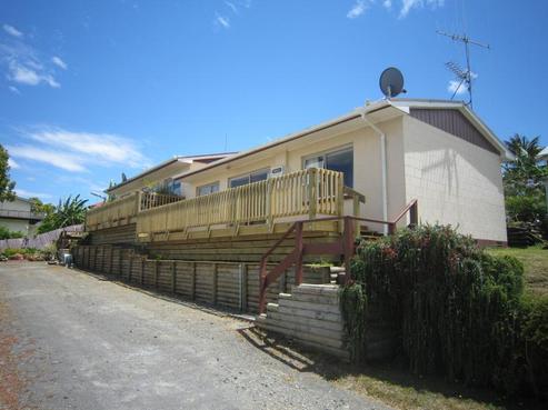 613 Augustus Street North, Thames