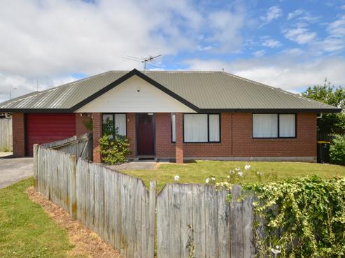 2/16 Bellville Drive, Clendon Park