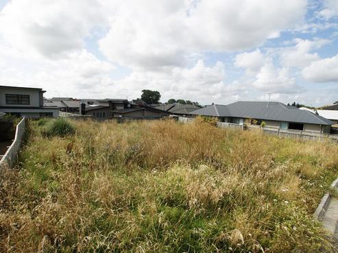 2 Samantha Way, Huntington