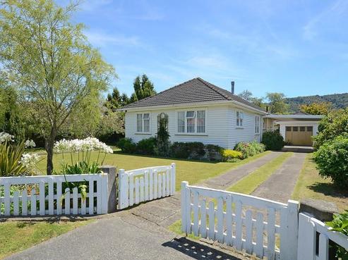 1 Oak Street, Ebdentown