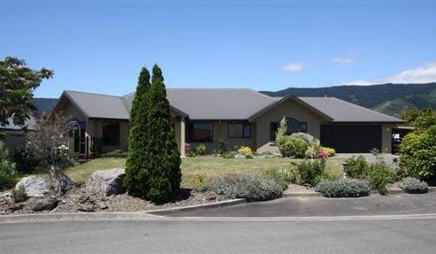 2 Strawberry Grove, Richmond