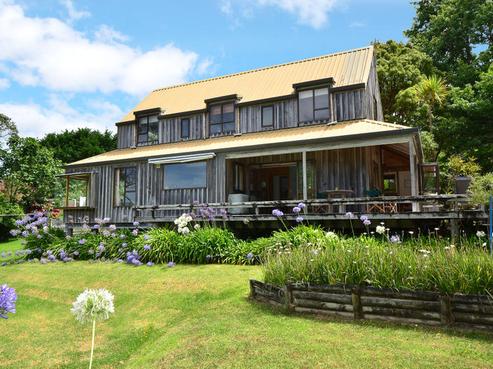 1 Point Street, Mahurangi East