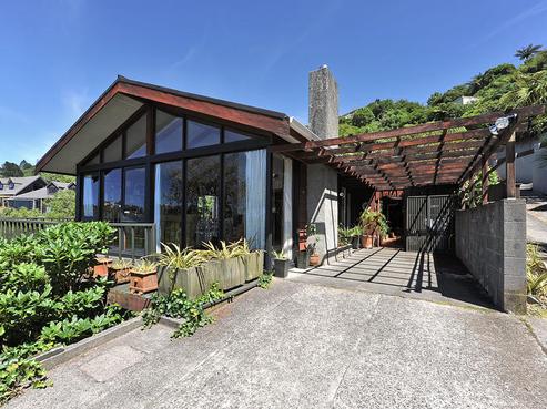 17 Broomhill Road, Highbury