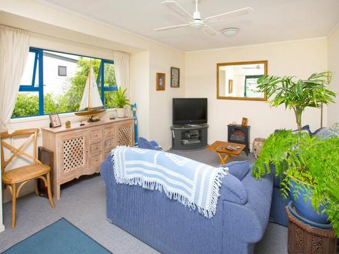 21 Mera Road, Algies Bay