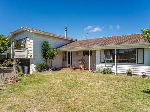 17 Callender Terrace, Paraparaumu Beach