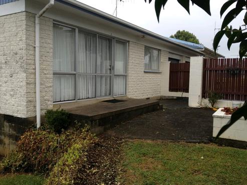 2/28 Escalona Street, Kamo