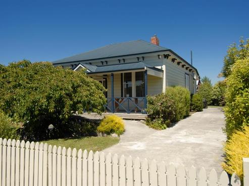 911 Outram Road, Akina
