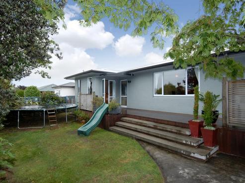 503 Park Road South, Akina