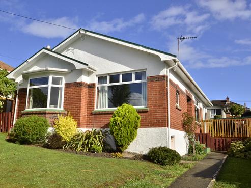 84 Middleton Road, Kew