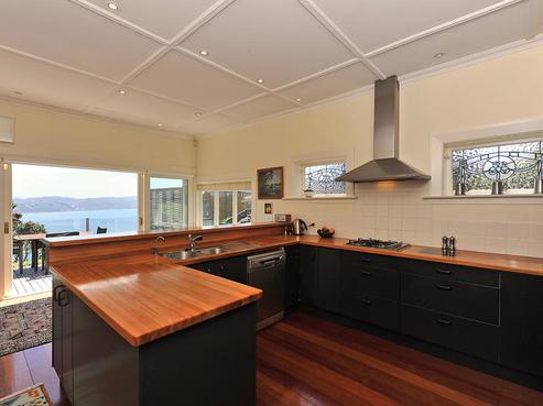 8 Robieson Street, Roseneath