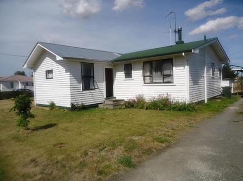8 Lake Street, Takapau