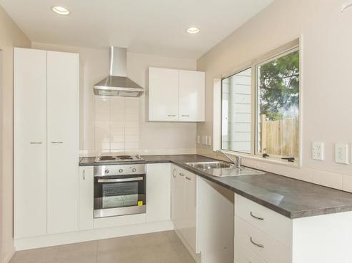 8B Waldie Grove, Avalon