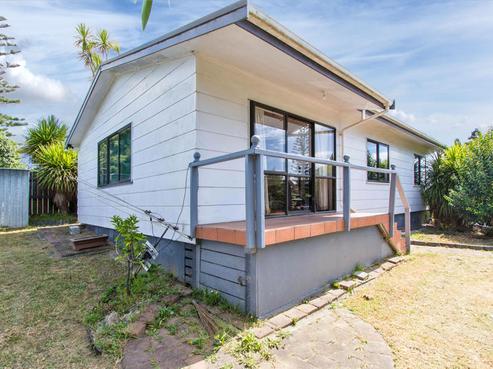 1/13 Martin Place, Kelston