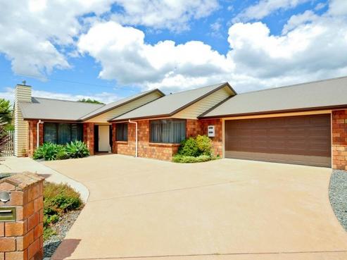 65 Wiltshire Drive, Huntington