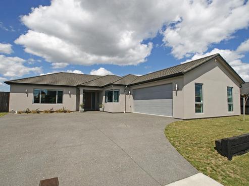 95 Saint James Drive, Huntington