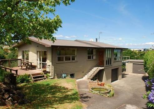 8 Armstrong Grove, Hilltop