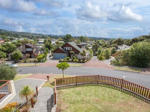 10 Chamari Close, Titirangi