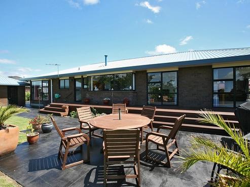 12 Boulevard Drive, Merrilands