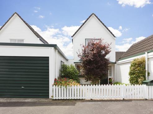 7 Woodbridge Lane, Milford