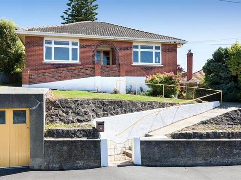 4 Rutland Street, Mornington