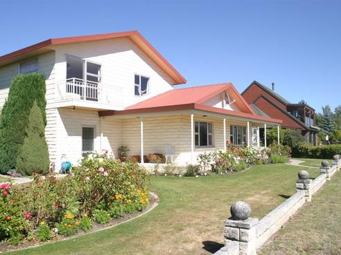 32 Alison Avenue, Albert Town