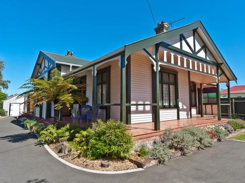 11 Great North Road, Saint Johns Hill