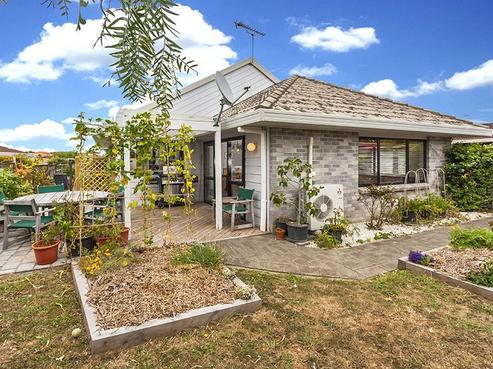 1/19 Kookaburra Place, Botany Downs
