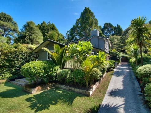 12 Sylvan Valley Avenue, Titirangi