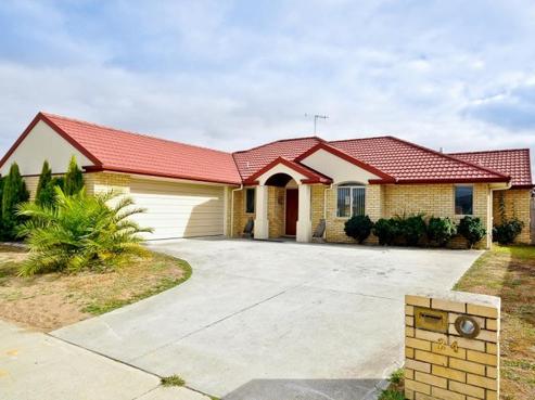 24 Thomas Road, Huntington