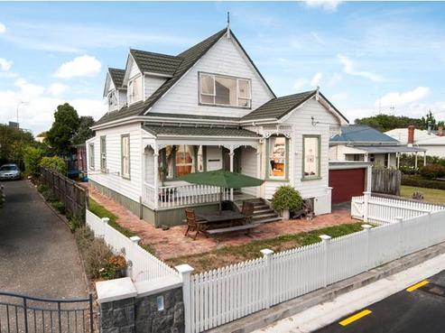 11 Queen Street, Northcote Point