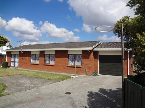 2/11 Anglers Way, Wattle Downs
