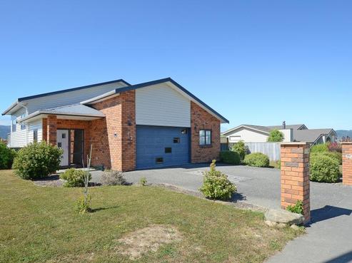 32 Kirton Drive, Riverstone Terraces