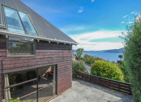 18 Porterfield Street, Macandrew Bay