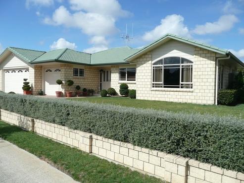 14 The Esplanade, Huntington