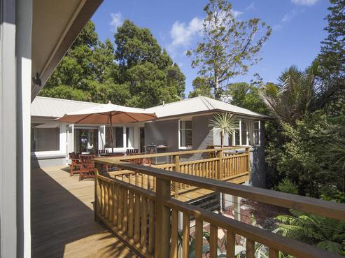 101 Scenic Drive, Titirangi