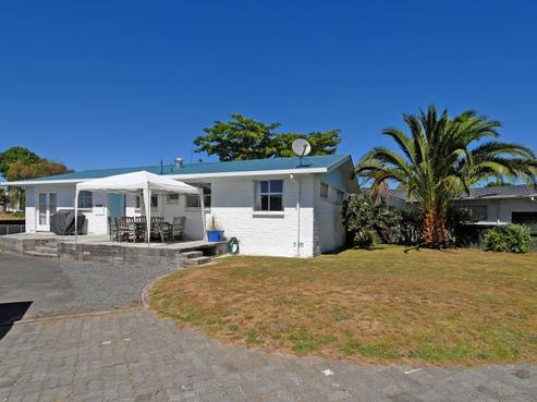 11 Lewis Street, Glenview