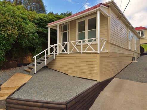 64 South Road, The Glen
