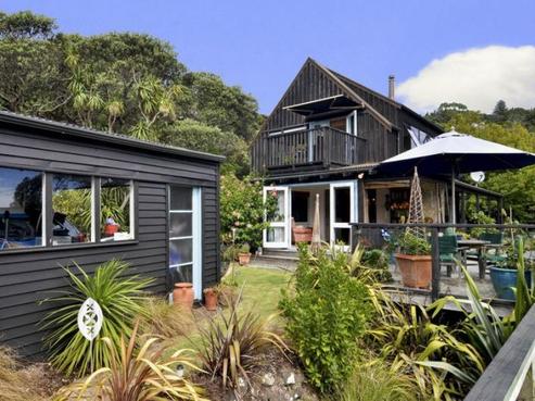 102 Domain Crescent, Muriwai