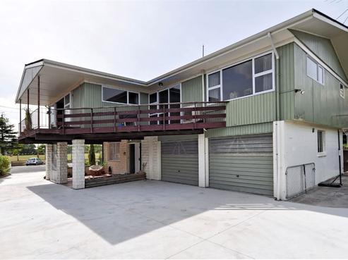 425 Avonhead Road, Avonhead