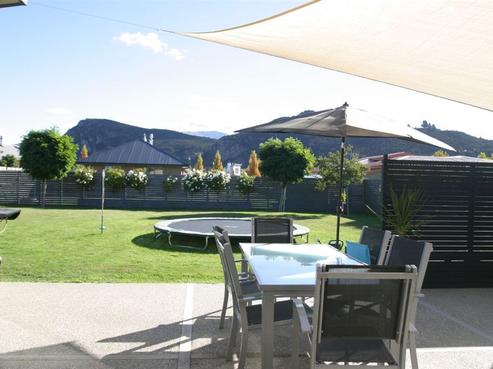 7 Ash Avenue, Albert Town