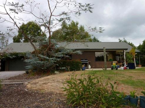 330 White Road, Broadlands Forest