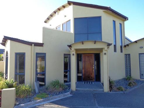 14 Castlewold Place, Huntington