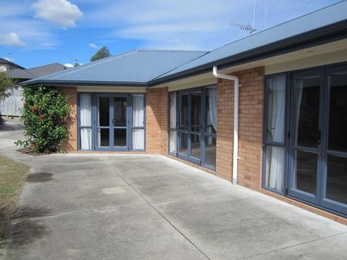 19 Parkwood Place, Huntington