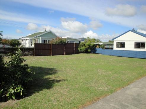 211A Ocean Road, Whangamata