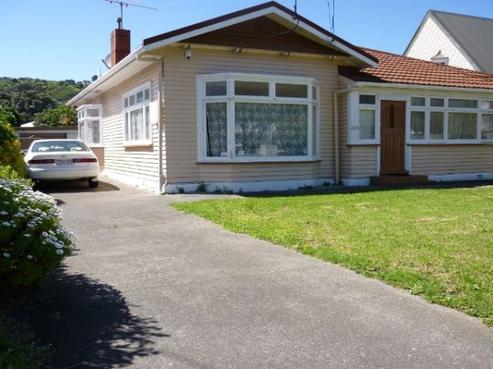 225 The Parade, Island Bay