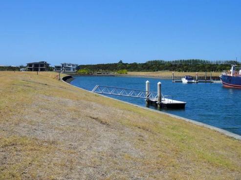 5 Fred Carr Place, One Tree Point