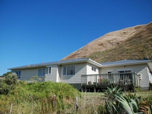 172 Newcastle Street, Mahia