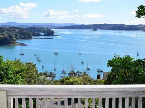 16 Barr Road, Mahurangi West