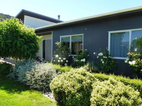 12 Totara Street, Tapawera
