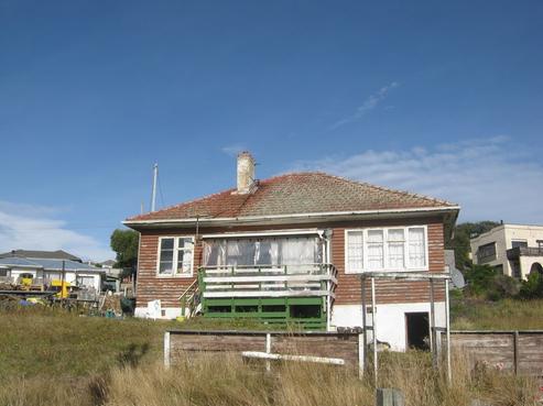 441 Gore Street, Bluff